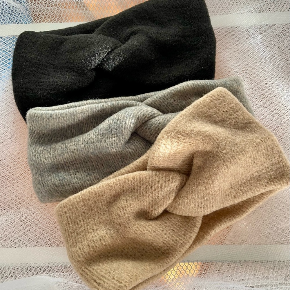 Brand new winter headband ear warmers for women and girls
“Blackk”